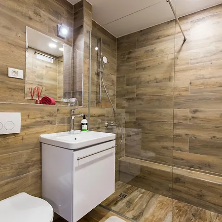 Pensjonat Apinelo Tower 4*