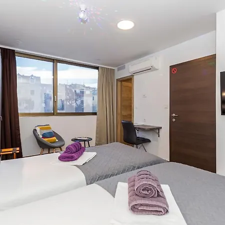 Pensjonat Apinelo Tower 4*