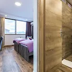 Konukevi Apinelo Tower 4*