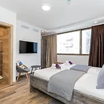 Apinelo Tower Konukevi 4*
