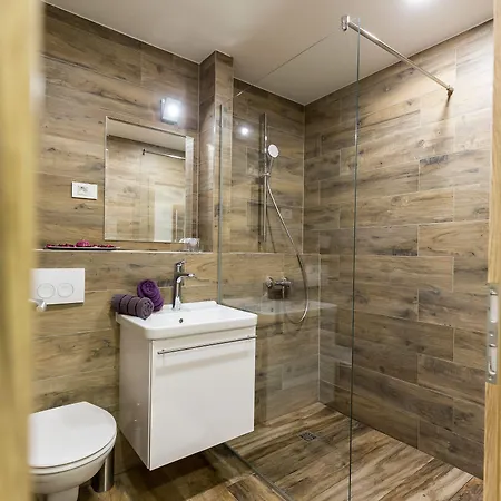 Pensión Apinelo Tower