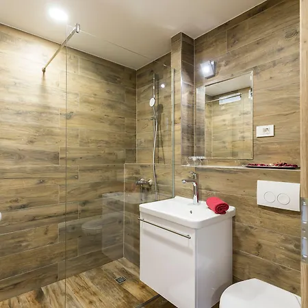 Гостьовий будинок Apinelo Tower
