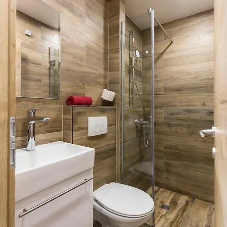 Pensión Apinelo Tower