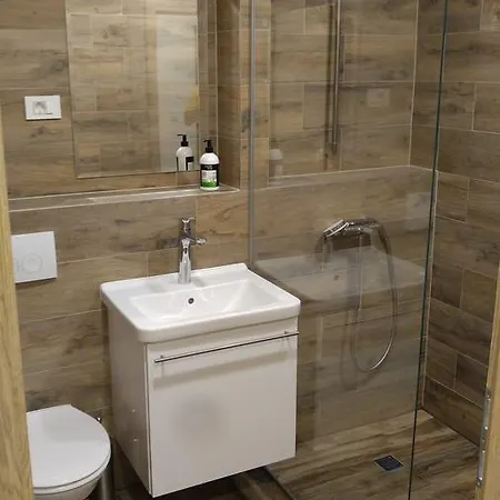 Apinelo Tower Гостьовий будинок Спліт