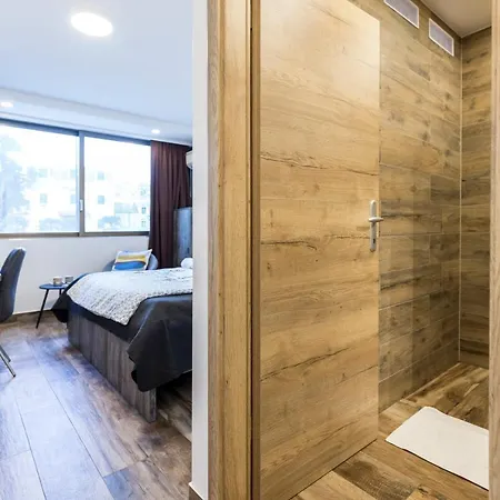 Apinelo Tower 4*