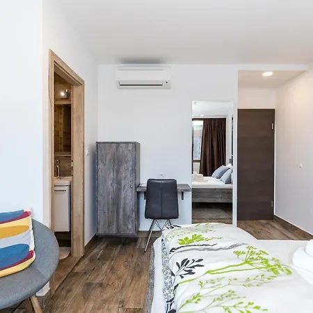 Apinelo Tower Гостьовий будинок 4*