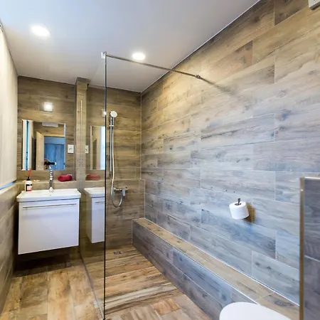Apinelo Tower 4* Спліт