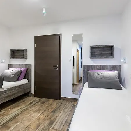 Apinelo Tower Гостьовий будинок 4*