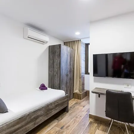 Apinelo Tower Pensión 4*