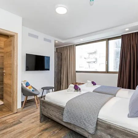 Apinelo Tower Гостьовий будинок 4*