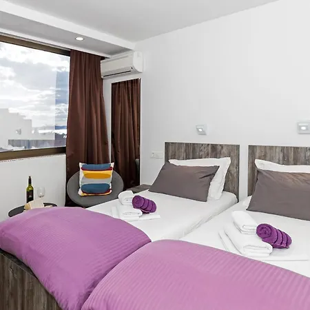 Pensión Apinelo Tower Split