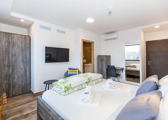 Pensión Apinelo Tower Split