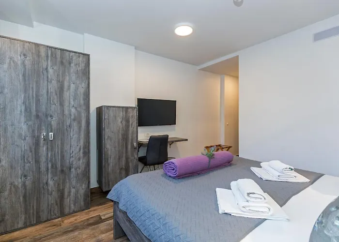 Pensión Apinelo Tower 4*