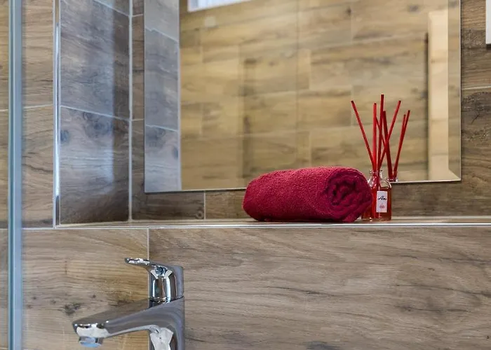 Apinelo Tower Pensión 4*